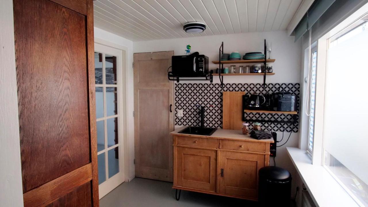 Houseboat Apartment With Water Terrace, Free Parking, Free Bikes & Fast Wifi Amsterdam Bagian luar foto