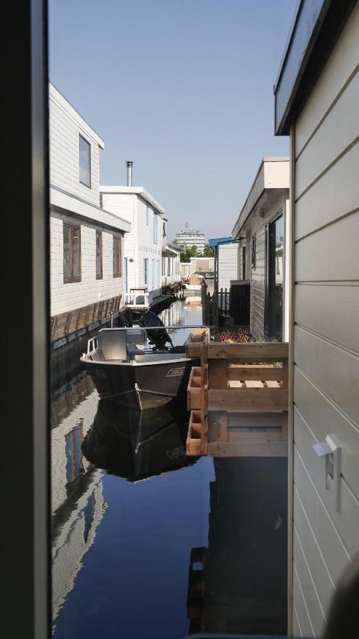 Houseboat Apartment With Water Terrace, Free Parking, Free Bikes & Fast Wifi Amsterdam Bagian luar foto