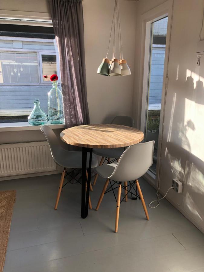 Houseboat Apartment With Water Terrace, Free Parking, Free Bikes & Fast Wifi Amsterdam Bagian luar foto